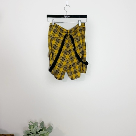 [Hot Topic] Yellow & Plaid Print Edgy Academia Punk Rock Cargo Suspender Shorts - Picture 6 of 7